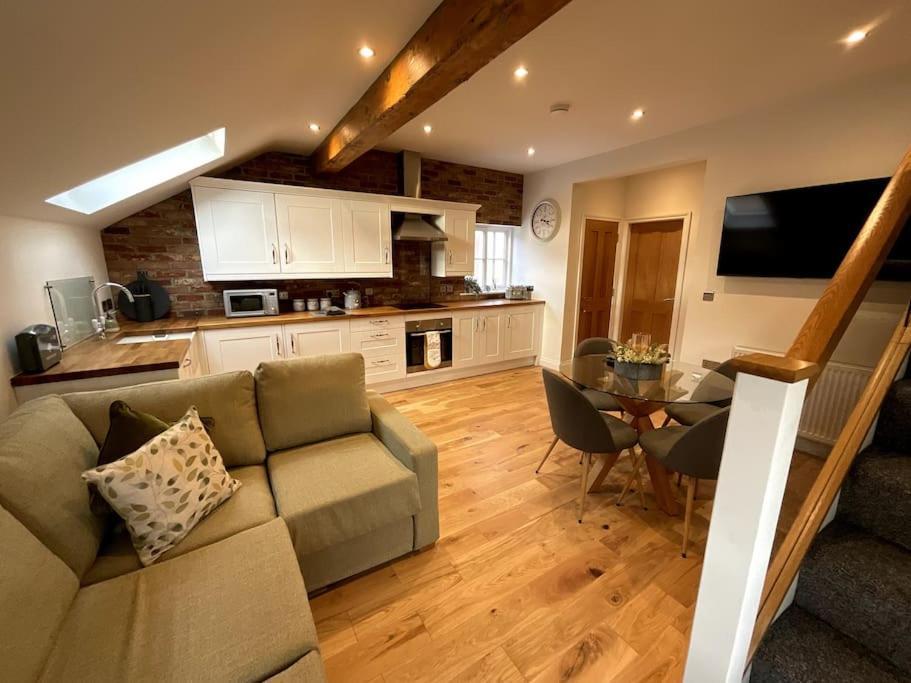 Apt D In Old Grade 2 Converted Farmhouse Market Weighton Eksteriør bilde