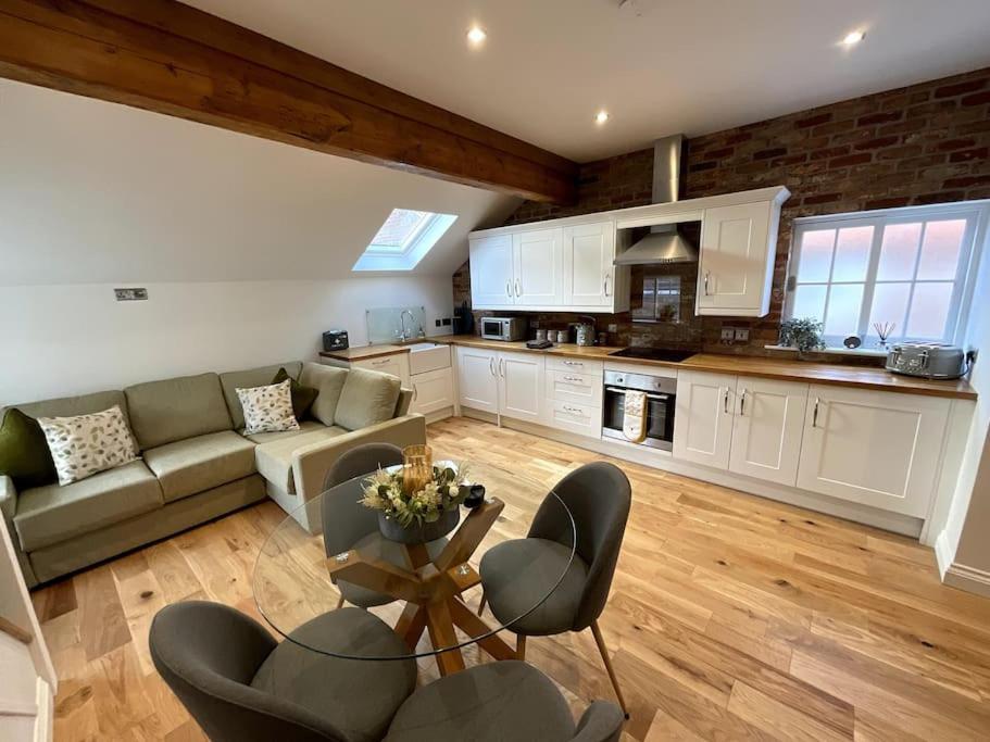 Apt D In Old Grade 2 Converted Farmhouse Market Weighton Eksteriør bilde